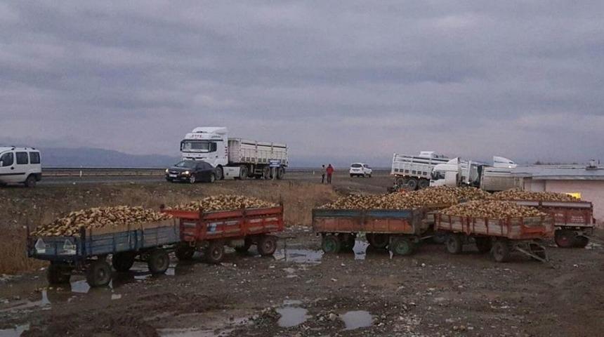 Eleşkirt&rsquo;te Şeker Pancarı &Uuml;reticileri Eylem Yaptı