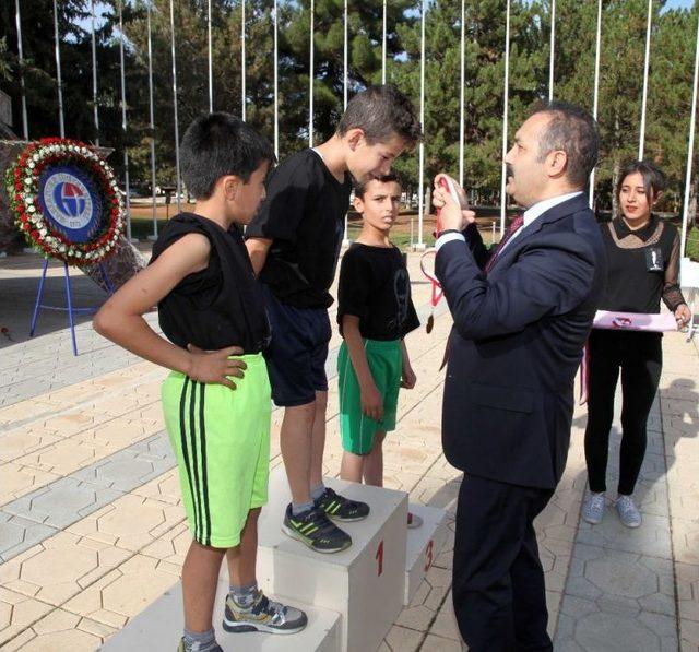 Gaün’de Öğrenciler Ulu Önder Atatürk Anısına Koştu