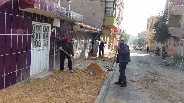 Alaşehir Belediyesi 5 Mahallede Birden Çalışıyor