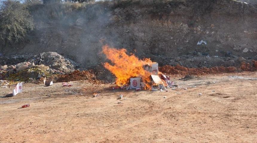 Uşak&rsquo;ta Ele Ge&ccedil;irilen Ka&ccedil;ak Sigaralar Yakılarak İmha Edildi