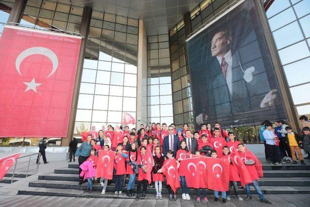 Gaziosmanpaşa Belediyesi, Türk Ve Suriyeli Çocukları Anıtkabir’e Götürdü