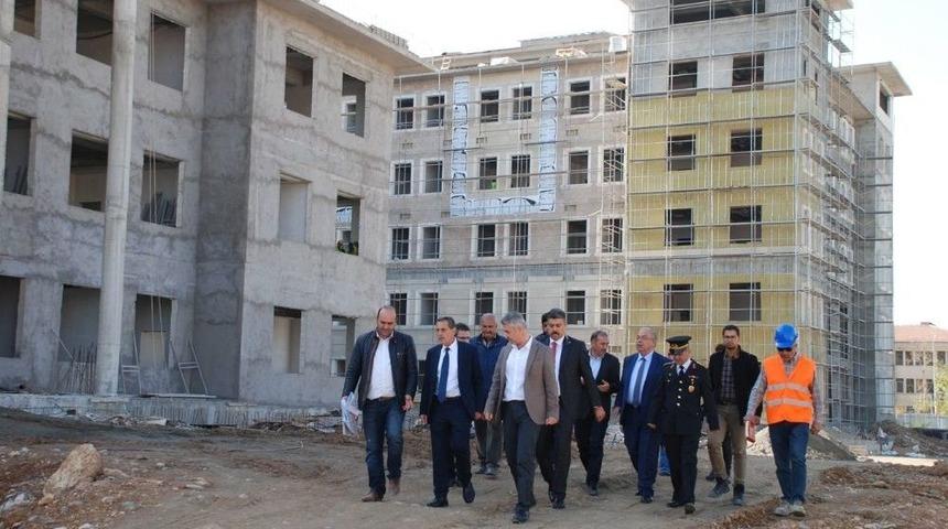 Vali Kalkancı, H&uuml;k&uuml;met Konağı İnşaatını İnceledi