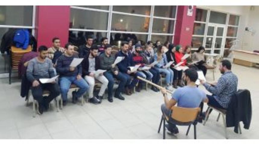 İzmit Belediyesi M&uuml;zik Koroları &Ccedil;alışmalarına Devam Ediyor