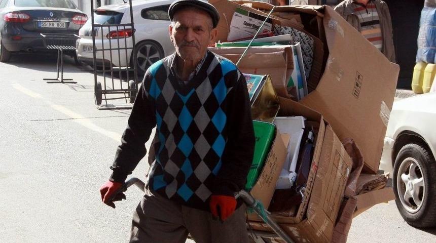 68&rsquo;lik Dede Gen&ccedil;lere Meydan Okuyor