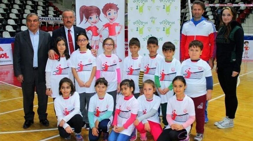 Fabrika Voleybol Okulunda Eğitimler Devam Ediyor