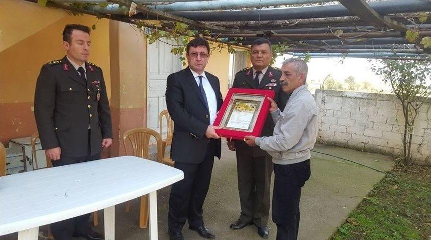 Şehidin Babasına Şehadet Belgesi Verildi
