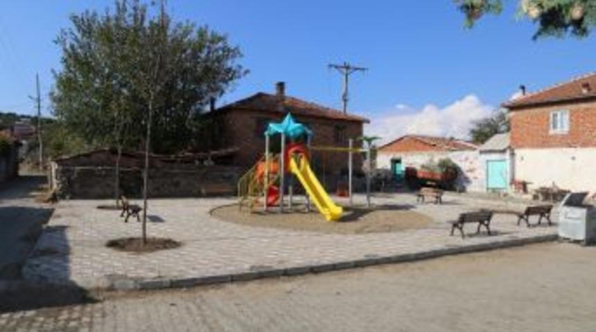 Burhaniye&rsquo;de Kırsal Mahalleye Park Yapıldı