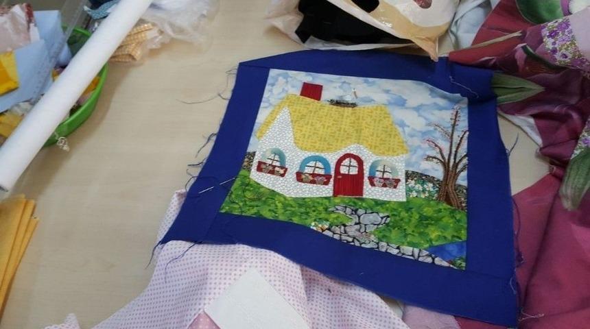 Burhaniye&rsquo;de Kadınlar Kırk Yamaya Merak Sardı