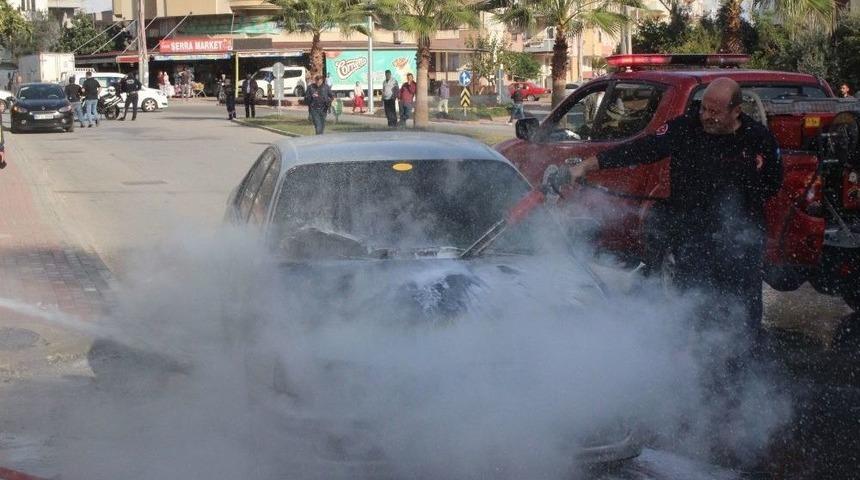 Manavgat&rsquo;ta Seyir Halindeki Ara&ccedil; Alev Aldı