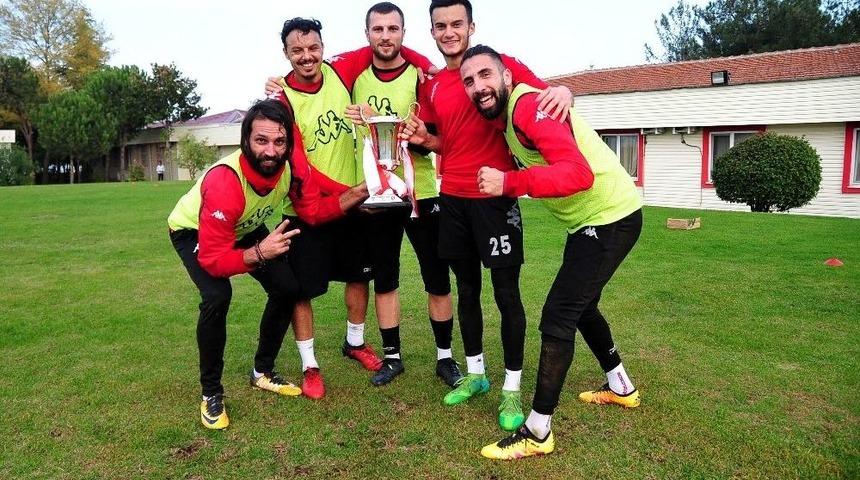 Samsunspor&rsquo;da Kazanan Oyunculara Kupa S&uuml;rprizi
