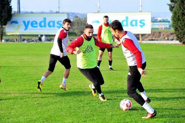 Samsunspor’da Kazanan Oyunculara Kupa Sürprizi