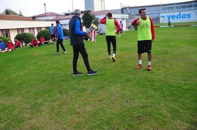 Samsunspor’da Kazanan Oyunculara Kupa Sürprizi