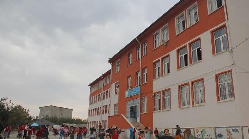 Kulp Belediyesi İlk&ouml;ğretim Okulu Binasını Yeniledi