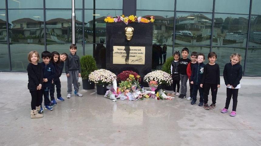 Minik &Ouml;ğrenciler Atat&uuml;rk&rsquo;&uuml; Andı
