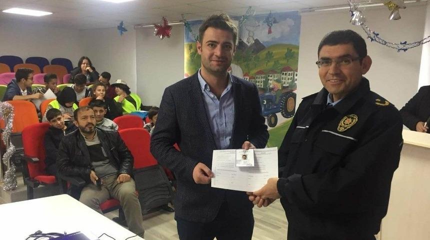 &Ouml;ğrenciler, Trafik Kuralı İhlali Yapan S&uuml;r&uuml;c&uuml;lere Ceza Kesebilecek