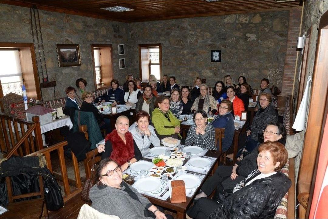 Anneler Zeyniler K&ouml;y&uuml;nde Buluştu