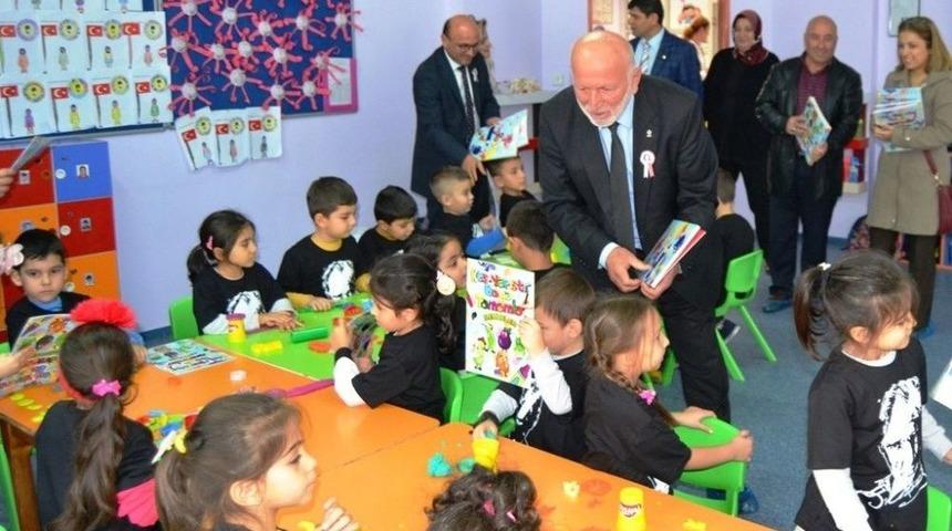 Anaokulu &Ccedil;ocuklarına Boyama Kitabı