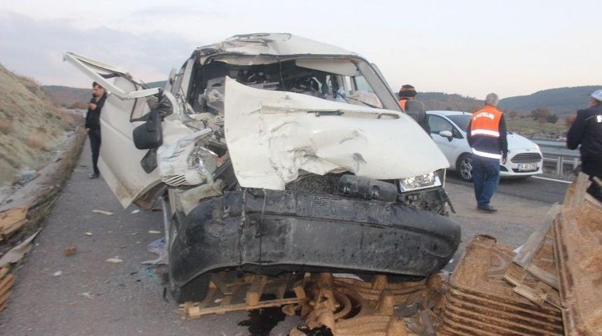 Tavşanlı&rsquo;da Trafik Kazası: 3 Yaralı