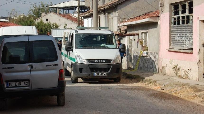 Gen&ccedil; Kız, Annesini D&ouml;ven Babasını &Ouml;ld&uuml;rd&uuml;