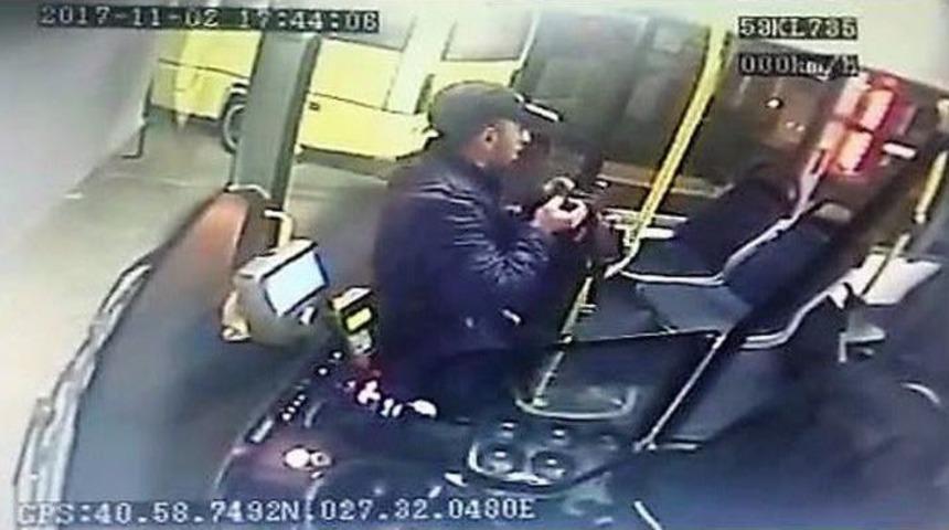 Halk Otob&uuml;s&uuml;nde Şof&ouml;r&uuml;n Parasını &Ccedil;alan Şahıs Yakalandı