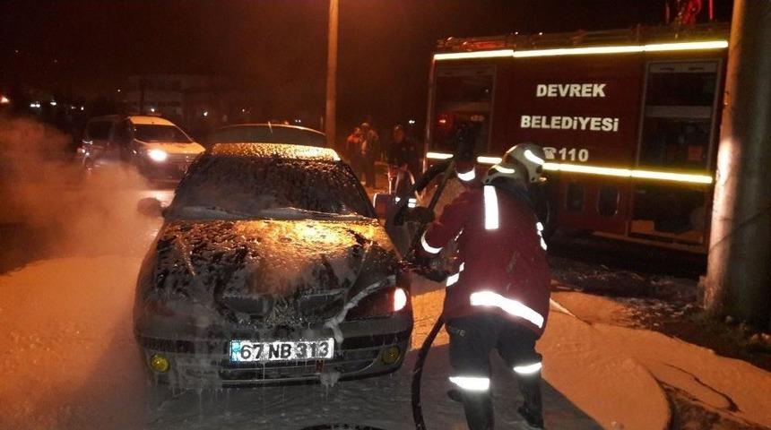 Seyir Halindeki Ara&ccedil; Alev Alev Yandı