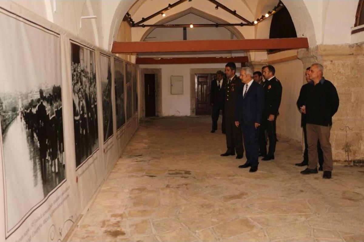 Kuşadası Belediyesi&rsquo;nden Kervansaray&rsquo;da Atat&uuml;rk Anması