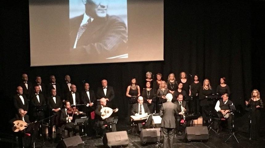 Atat&uuml;rk Avcılar&rsquo;da Sevdiği Şarkılarla Anıldı