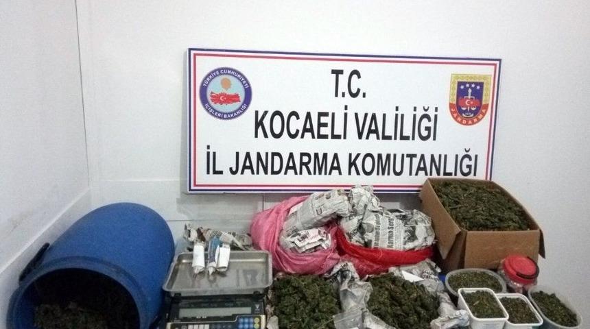 Evde Esrar &Uuml;reten Karı Koca Jandarmaya Yakalandı