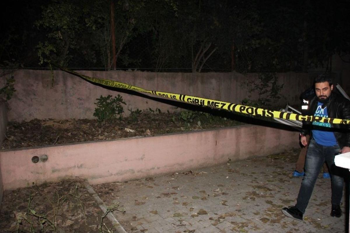 Helyum Gazı Patladı,bir Evin İki Duvarı Yıkıldı