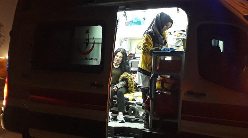 Yoldan &Ccedil;ıkan Ara&ccedil;, Beton Saksıya &Ccedil;aptı: 1 Yaralı