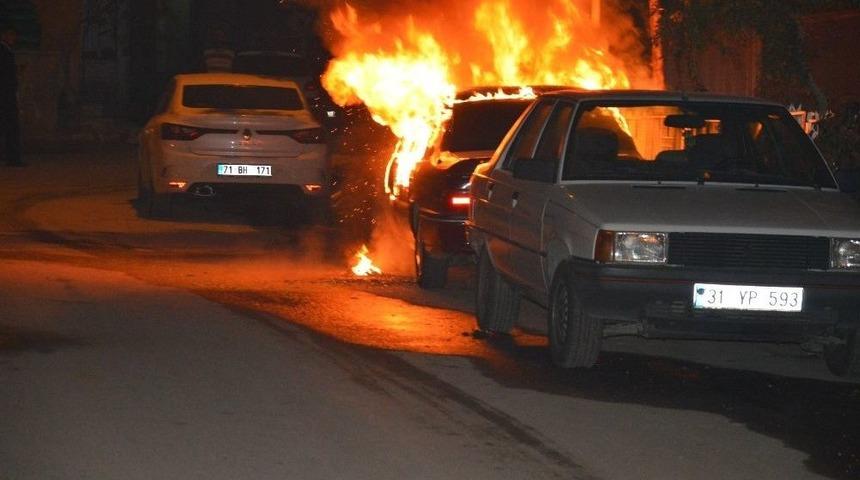 Park Halindeki Ara&ccedil; Alev Alev Yandı