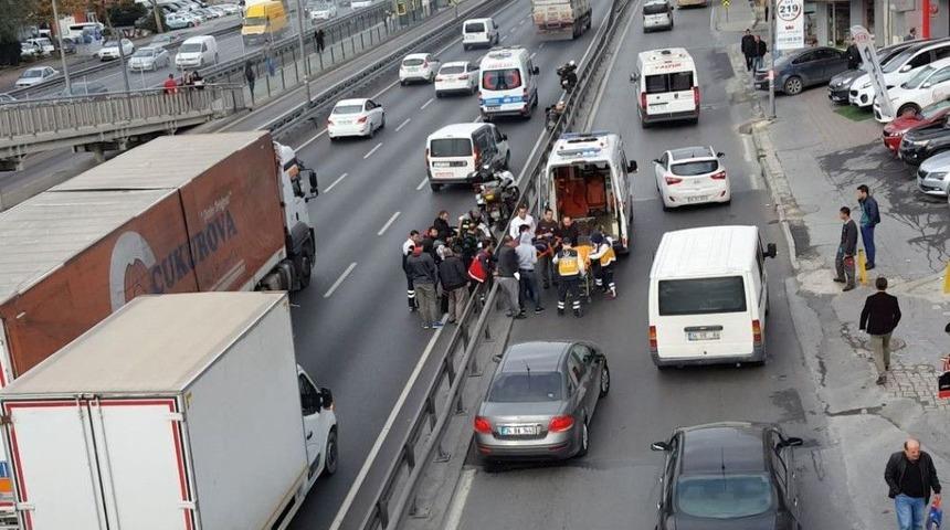 (&ouml;zel Haber) E-5 Karayolunda Otomobil Motosikletliye &Ccedil;arptı: 1 Yaralı