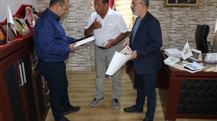 (&ouml;zel Haber) Oktay G&uuml;rsel, &lsquo;kilink&rsquo; Kıyafetini Adana Sinema M&uuml;zesine Bağışladı