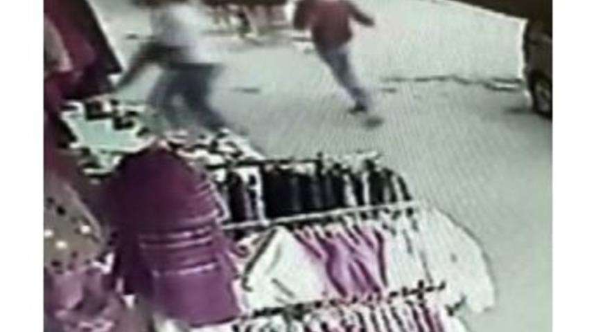 (&ouml;zel Haber) Yanlış Sipariş Y&uuml;z&uuml;nden &Ccedil;ıkan Silahlı Kavga Kamerada