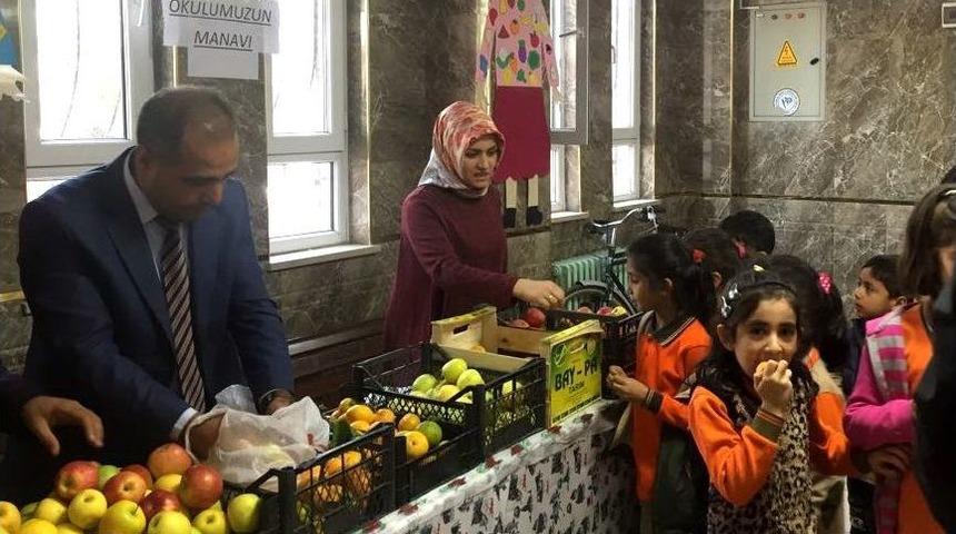 &Ouml;ğrencilere Okul Manavından &Uuml;cretsiz Meyve