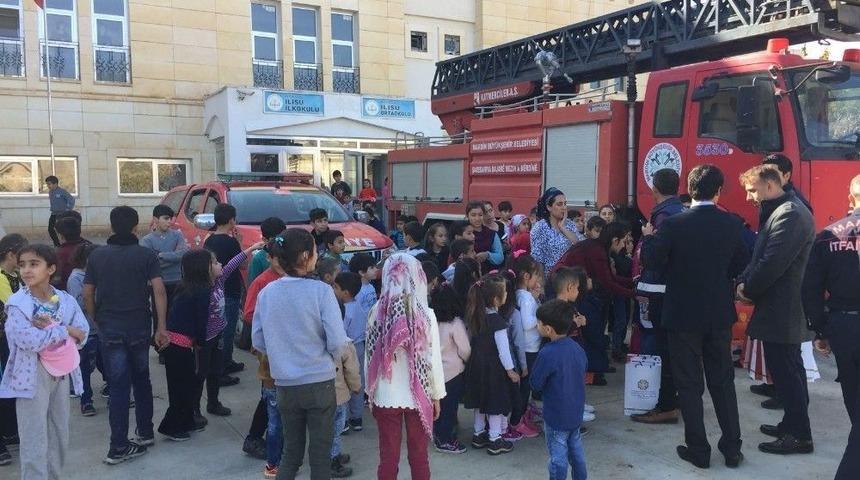 İtfaiye Ekipleri Öğrencilere Yangın Eğitimi Verdi