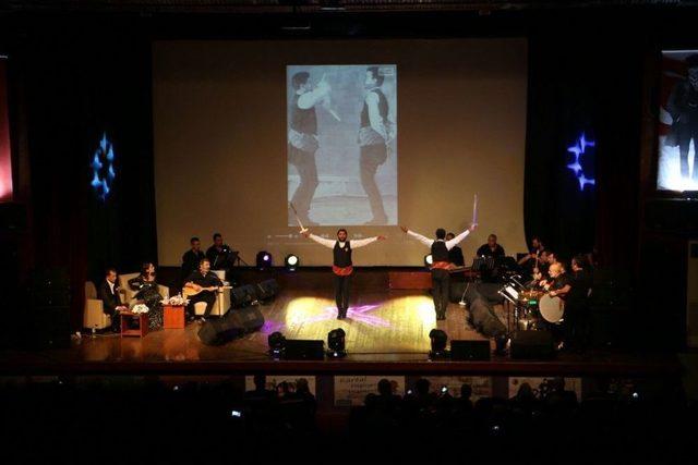 Atat&uuml;rk, Kartal&rsquo;da Sevdiği Şarkılarla Anıldı 1