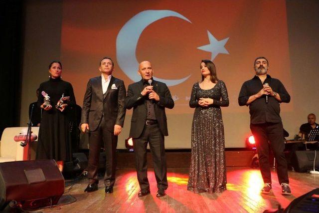 Atat&uuml;rk, Kartal&rsquo;da Sevdiği Şarkılarla Anıldı 2