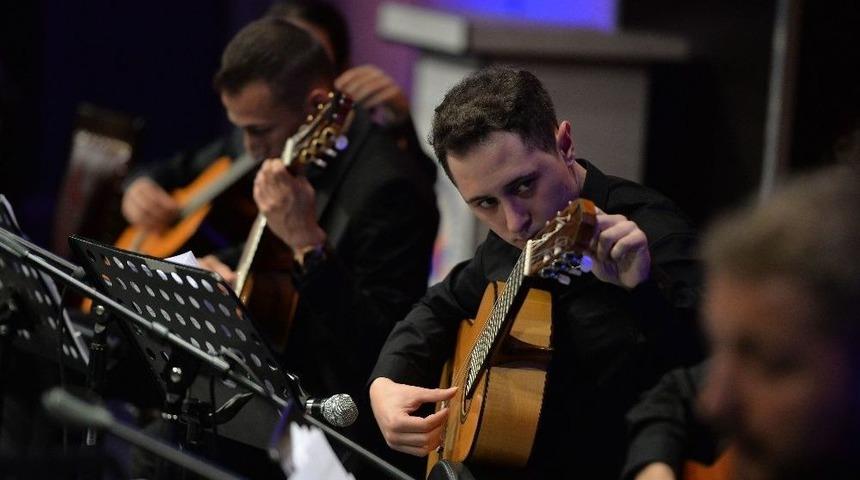 Gitar Festivalinde Atat&uuml;rk&rsquo;&uuml;n Sevdiği Şarkılar Seslendirildi