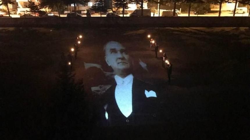 Lise &Ouml;ğrencilerinden Saygı N&ouml;beti