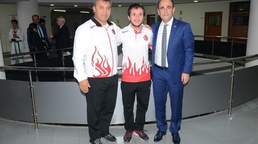 Yıldırımlı Haltercilerden G&uuml;m&uuml;ş Madalya