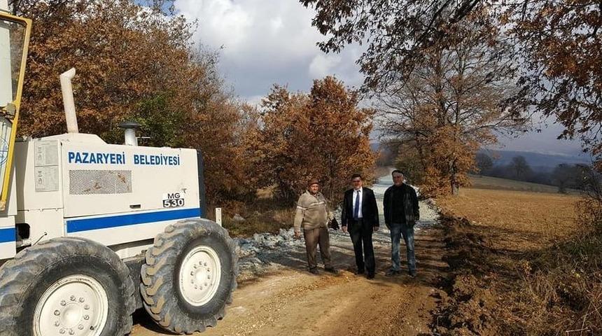 Pazaryeri&rsquo;nde Arazi Yollarına Stabilize Malzeme D&ouml;kme &Ccedil;alışmaları Yapılıyor