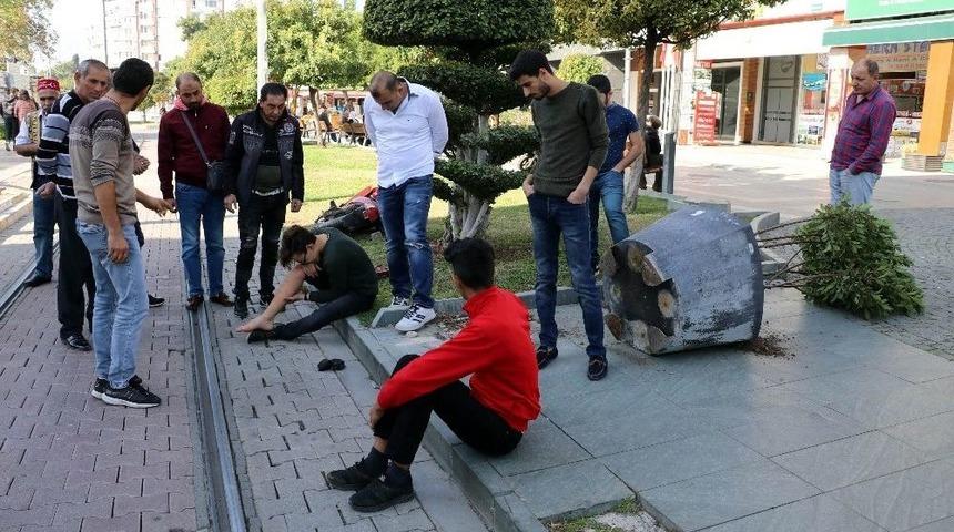 Kaza Yapan Gen&ccedil; İğneden Korkunca Devreye Polis Girdi