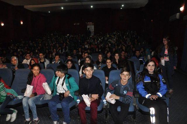 Kars’ta, 265 Öğrenci ‘ayla’ Filmiyle Sinemayla Tanıştı