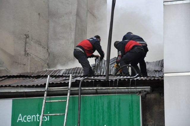 Kars’ta, Bir İşyerinde Çıkan Yangın Kısa Sürede Söndürüldü