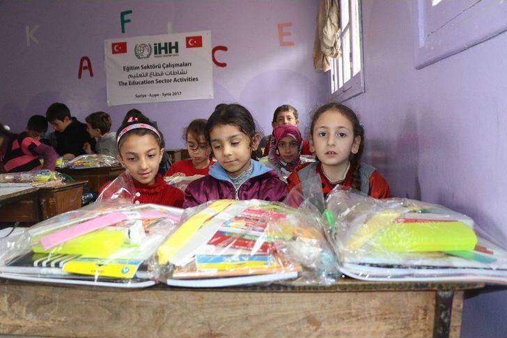 Savaş Mağduru Öğrencilere Kırtasiye Ve Kışlık Yardım G1