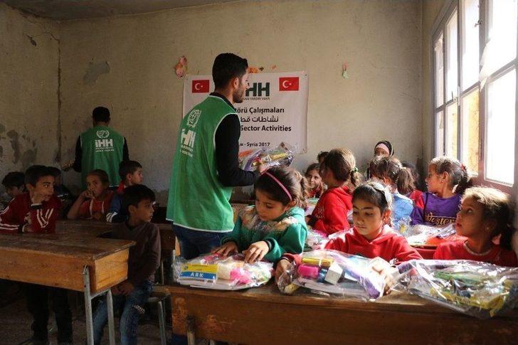 Savaş Mağduru Öğrencilere Kırtasiye Ve Kışlık Yardım G3