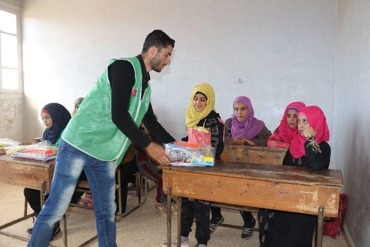 Savaş Mağduru Öğrencilere Kırtasiye Ve Kışlık Yardım G5