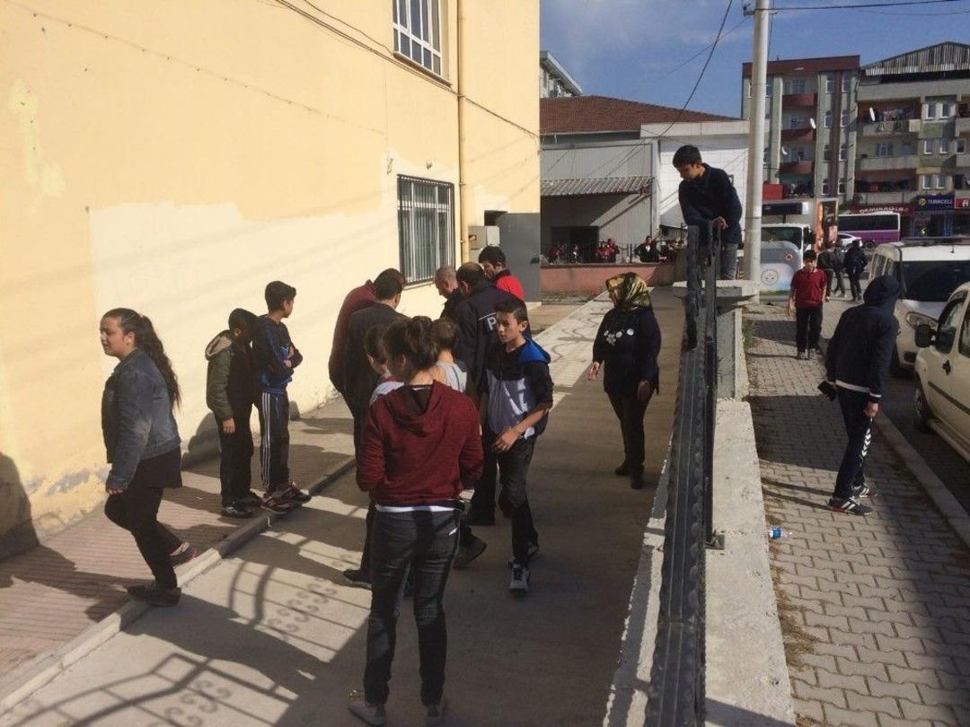 Okuldan Ka&ccedil;mak İsteyen &Ouml;ğrenci İkinci Kattan D&uuml;şt&uuml;