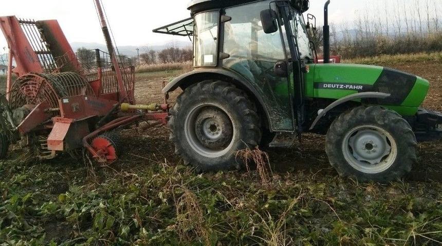 Hisarcık &Ccedil;ift&ccedil;isi Yıllar Sonra Pancar S&ouml;k&uuml;m Makinesiyle Tanıştı